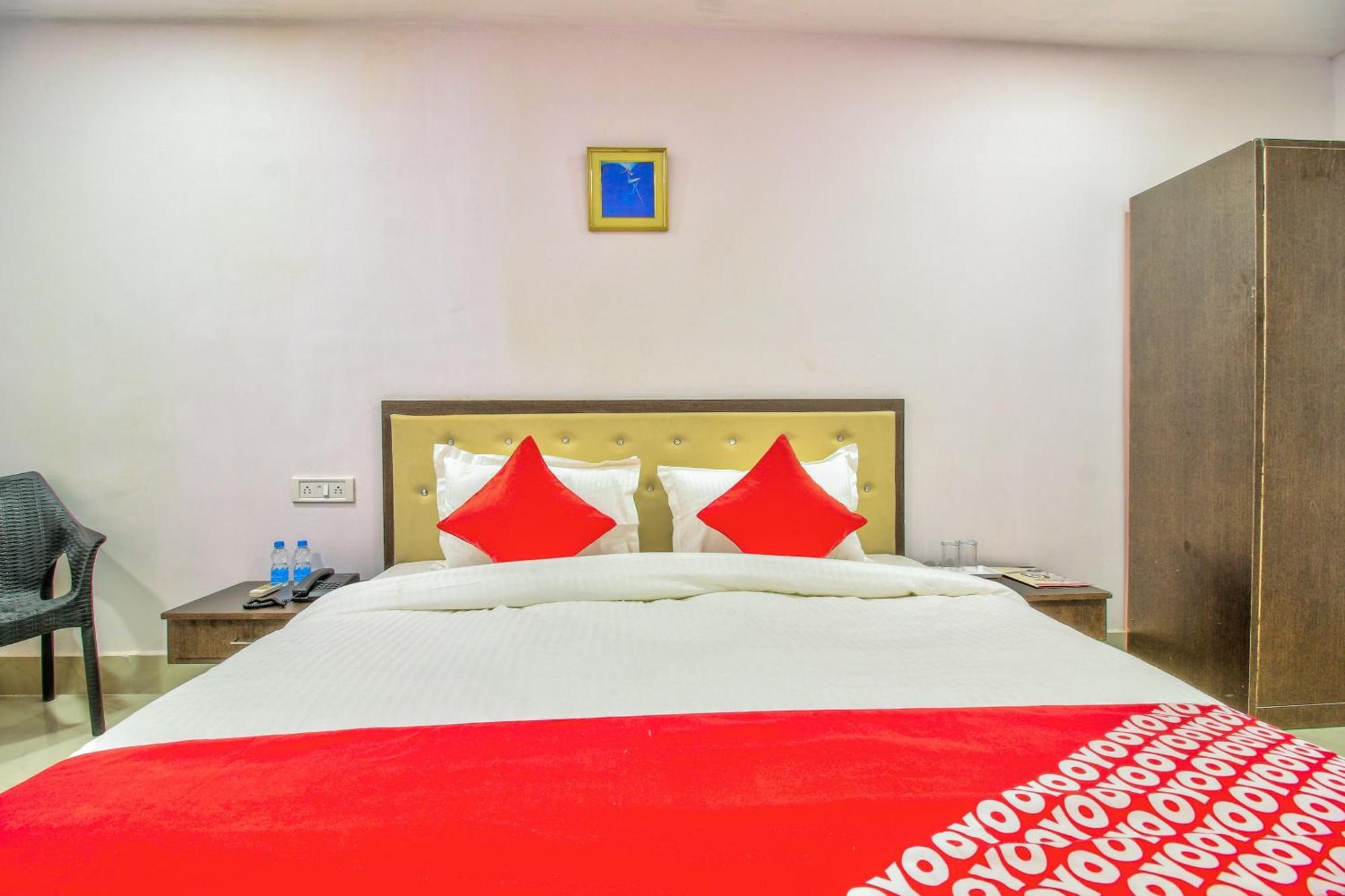 Hotel Oyo Flagship Spc & Span Jamshedpur Exterior foto